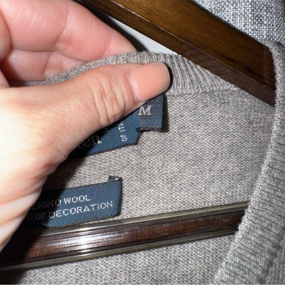 Polo Ralph Lauren 100% Merino Wool Gray V-Neck Sweater Medium Classic Preppy - Picture 4 of 5